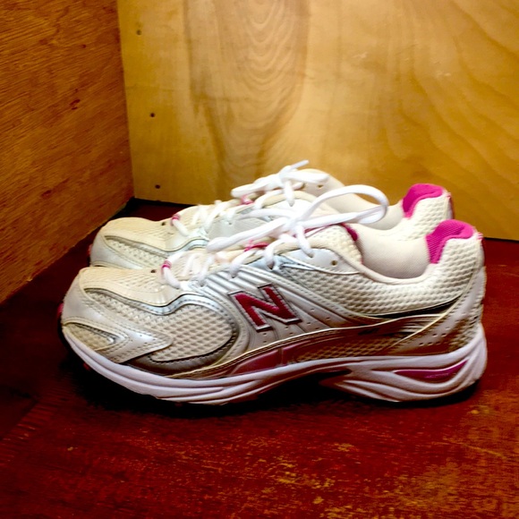 New Balance Womens 44 Running Shoes 85b 